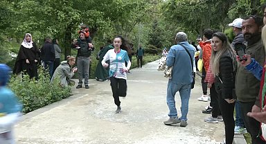 Ankara'da annelerle çocuklarının "challange" koşusu