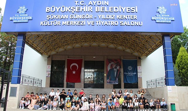 Aydın Büyükşehir Belediyesi Şehir Tiyatrosu'nun genç yetenekleri, büyük beğeni topladı