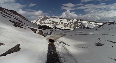 Bahçesaraylılar, kış mevsiminde dört- beş ay kapalı kalan yol için tünel İstiyor