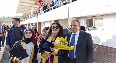 Başkan Seçer, Mersin Üniversitesi Mezuniyet Töreni’ne katıldı