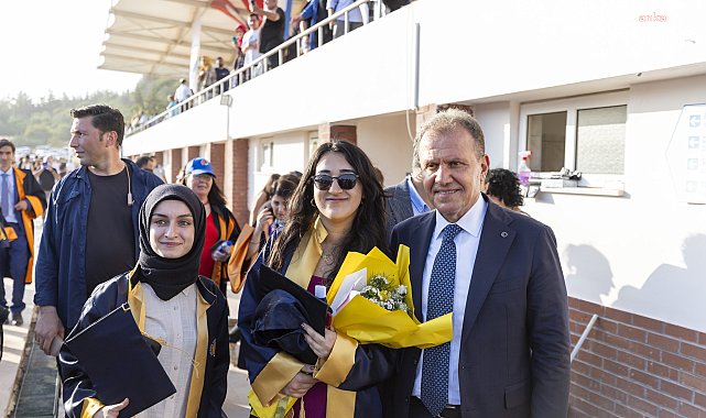 Başkan Seçer, Mersin Üniversitesi Mezuniyet Töreni’ne katıldı