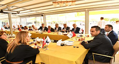 Başkan Yıldız muhtarlarla buluştu