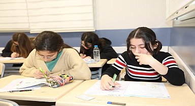Bayraklı Belediye Başkanı Önal: "Öğrencilerimizin istedikleri mesleklere ulaşmalarının kapılarını aralıyoruz"