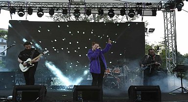 Beşiktaş Gençlik Festivali Konserleri'nde Gross Grubu ve Paptircem sahne aldı