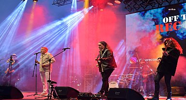 Beylikdüzü'nde Kırlangıç Gençlik Festivali 3. gününde de renkli görüntülere sahne oldu