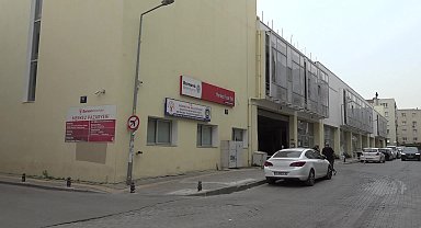 Bornova Belediyesi'nden pazaryerinde temizlik çalışması