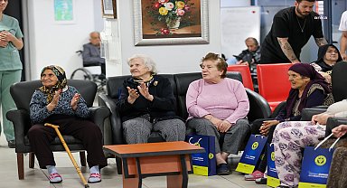 Buca Belediye Başkanı Duman, Anneler Günü'nde Buca Huzurevi Yaşlı Bakım ve Rehabilitasyon Merkezi'ni ziyaret etti