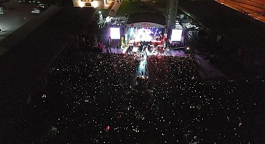 Bursa Osmangazi’de Haluk Levent söyledi, on binler eşlik etti