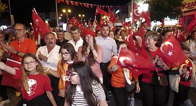Çeşme'de 19 Mayıs coşkusu fener alayıyla katlandı