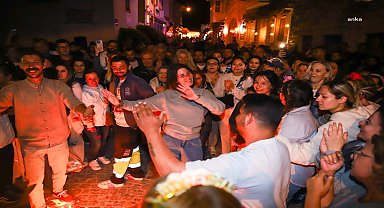 Çeşme'de hıdrellez şenliği coşkuyla kutlandı