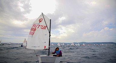 Çeşme’de yelken yarışları başladı