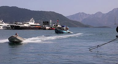 Çevreci Avcı çifti, Marmaris'in koylarından bir ayda 150 torba atık topladı