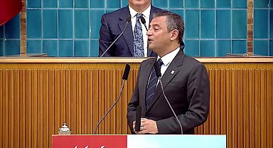 CHP grup toplantısı ... Özgür Özel, Bahçeli'ye dört soruyla karşılık verdi: "İki kişinin isimleri Sinan Ateş cinayeti iddianamesinden nasıl ve kimler tarafından ayıklanmıştır"