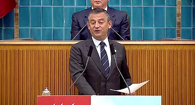 CHP grup toplantısı... Özgür Özel'den 9. yargı paketine "etki ajanlığı" tepkisi...