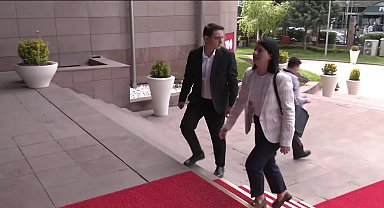 CHP'li 21 il belediye başkanı parti genel merkezinde toplandı... Özgür Özel: "Atamalar konusunda hepinizden üst düzeyde dikkat bekliyoruz"