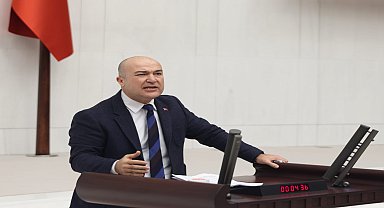 CHP'li Murat Bakan "İstanbul'da bulunan silahlar" paylaşımını düzeltti: "Fotoğraftaki silahlar TRT dizisinde kullanılmış"