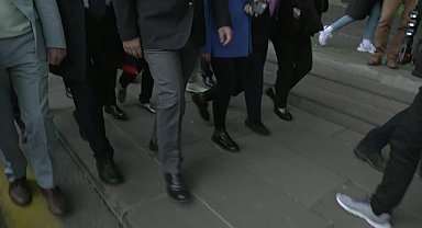 CHP'li vekiller eğitimdeki sorunlara karşı MEB'e yürüdü: "Bu maarif modelinin ne ismini ne hazırlanış yöntemini ne de içeriğini kabul etmiyoruz"