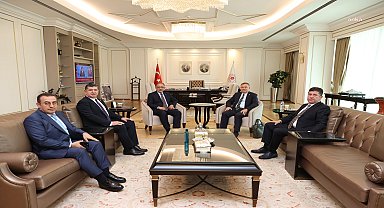 CHP'li Zeybek ile Bakan Özhaseki belediyelerin sorunlarını görüştü... Gökan Zeybek: "Olumlu bir görüşmeydi"