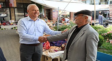 Çine Belediye Başkanı Kıvrak, mesaiye semt pazarında başladı