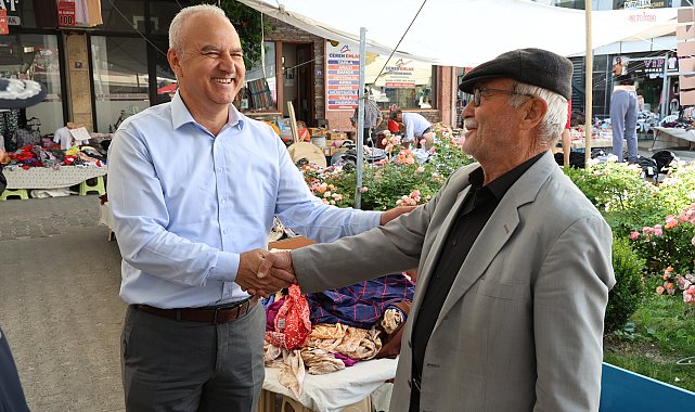 Çine Belediye Başkanı Kıvrak, mesaiye semt pazarında başladı
