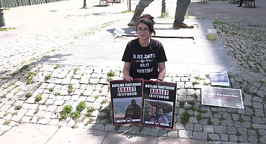 Depremzede Döne Kaya'nın ''adalet nöbeti'': ''Biz adaletin artık tecelli etmesini bekliyoruz, giden canlarımızın buna ihtiyacı var''