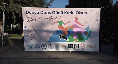 Dünya Dans Günü'nde Bornova'da 280 dansçı sahneye çıktı