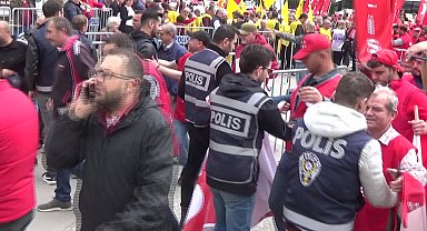 Edirne'de 1 Mayıs kutlandı: "İşçiler, emekçiler, emekliler bu ülkenin büyük çoğunluğuyuz. İnsanca yaşamayı hak ediyoruz""