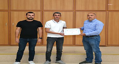 Edirne’de ilk arpa hasadı üreticisine 100 litre mazot hediye edildi