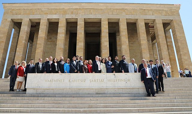 Edremit Belediye Başkanı Ertaş, Anıtkabir'i ziyaret etti
