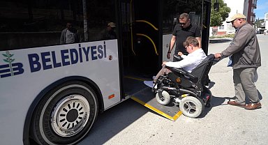 Edremit Belediye Başkanı Ertaş, engelli öğrencinin dileğini gerçekleştirdi