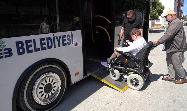 Edremit Belediye Başkanı Ertaş, engelli öğrencinin dileğini gerçekleştirdi