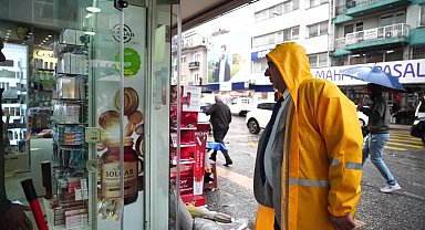 Edremit Belediye Başkanı Ertaş, şiddetli yağmurun ardından çalışmaları yerinde takip etti