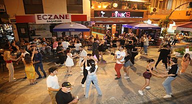 Efes Selçuk'ta Ata Meydanı'nda Latin Dansları Gecesi
