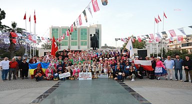 Efes Selçuk Uluslararası halk oyunları şenliği farklı kültürleri birleştirdi