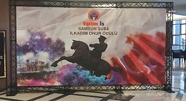  Eğitim-İş Samsun Şubesi'nin Geleneksel İlkadım Onur Ödülü Yazar Sunay Akın'a verildi