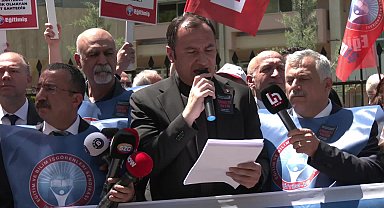 Eğitim-İş, yeni müfredat taslağının geri çekilmesi için toplanan 100 bin imzayı MEB'e iletti