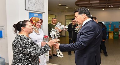 Esenyurt Belediye Başkanı Özer, kadın personelin Anneler Günü'nü kutladı