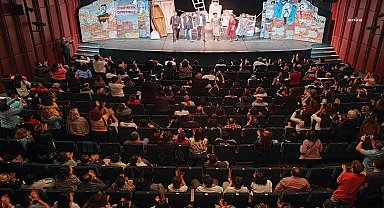 Eskişehir Büyükşehir Belediyesi Şehir Tiyatroları Başkent'te performansıyla beğeni topladı
