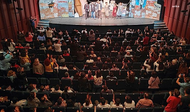 Eskişehir Büyükşehir Belediyesi Şehir Tiyatroları Başkent'te performansıyla beğeni topladı