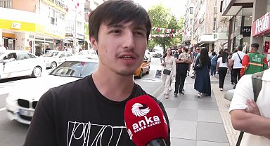 Gençlerden TÜİK'in "gençlerin yüzde 54'ü mutlu" verisine tepki: "hiç mutlu değilim. Geçinilmez bu ülkede, yurt dışı şart"