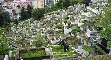 Giresun'da mezarlıklar Anneler Günü'ne hazırlanıyor