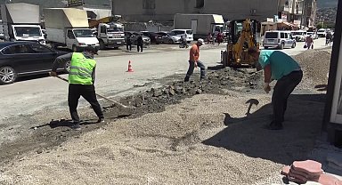 Hatay Büyükşehir Belediyesi'nden İskenderun'da kaldırım yenileme çalışması