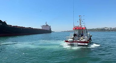 Haydarpaşa açıklarında arıza yapan gemi kurtarıldı, Ahırkapı açıklarına çekiliyor