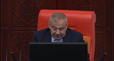 İnan Akgün Alp'ten Kars'da çobanlık için başvuran adaylara mülakat yapılmasına tepki: "Ak Parti sizi milletvekili yaptı ama Kars'a gelsen çoban olamazsın"