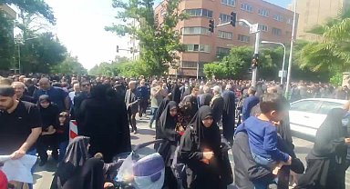 İran Cumhurbaşkanı Reisi için Tahran'da cenaze töreni düzenleniyor