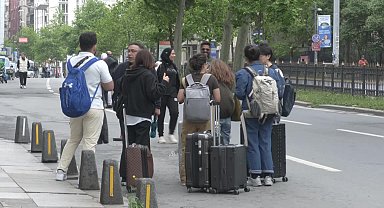 İstanbul'da kapalı yollar nedeniyle turistler, havalimanlarına ulaşmakta zorlandı