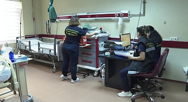 İzmir Büyükşehir Belediyesi Evde Bakım Hizmetleri Birimi, yatağa bağımlı beş bin hastaya evinde düzenli hizmet veriyor