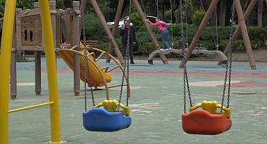 İzmir Büyükşehir Belediyesi kentteki parkları yeniliyor