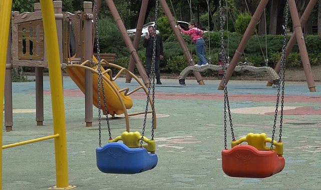İzmir Büyükşehir Belediyesi kentteki parkları yeniliyor