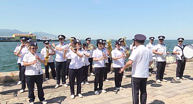 İzmir Büyükşehir Belediyesi'nden milli mücadele kahramanlarına saygı duruşu